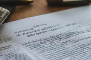 好，用户让我写一篇关于破产申请补贴怎么申请的文章，还给了一个标题和内容要求。首先，我需要理解用户的需求。他们可能是一个企业主或者创业者，遇到了资金链断裂的问题，想要了解如何申请破产申请补贴