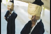 好，用户让我写一篇关于法院执行人申请住房补贴的文章，首先得确定标题。标题要简洁明了，又能吸引读者，所以法院执行人申请住房补贴，法律与政策解读听起来不错