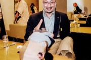 好，用户让我写一篇关于司机行驶补贴申请的文章，标题和内容都要写。首先，我需要明确用户的需求。看起来用户可能是一个需要申请补贴的人，或者是相关领域的工作人员，比如政策制定者或者企业HR