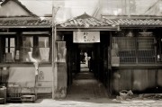 好，用户让我写一篇关于鄞州研究生住房补贴申请的文章，首先得确定标题。标题要简洁明了，能吸引读者，所以鄞州研究生住房补贴申请指南，如何顺利申请及常见问题解答听起来不错