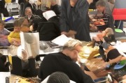 好，用户让我写一篇关于申请厂家补贴的文章，标题和内容都要写。首先，我得确定标题，得吸引人又专业。可能用申请厂家补贴，如何高效利用政策支持这样的标题，既点明了主题，又说明了文章的目的