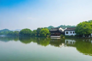 寻找湖州网站维护的专业服务提供商—深度探索和比较，对比与探索，深入解析湖州网站维护服务商的选择