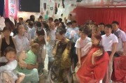 在写作风格上，要保持正式但易懂，适合政府文件或政策解读的风格。同时，要确保信息准确，可能需要查阅最新的西城区政策文件，确保内容的时效性和准确性