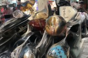 好，用户让我写一篇关于养蚕补贴申请的文章，标题和内容都要写。首先，我需要确定文章的结构。标题要吸引人，可能用2023年养蚕补贴申请指南，助农增收新机遇这样的标题，既明确又激励人