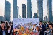 在引言里，我可以提到湖北作为中部大省，近年来在经济、科技等方面的发展，特别是在人才引进方面。然后引出人才引进补贴作为支持政策