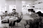 好，用户让我写一篇关于破产申请补贴的文章，标题和内容都要写。首先，我需要明确文章的结构和内容要点。标题要吸引人，可能用企业破产申请补贴，法律与现实困境解析这样的标题，既点明了主题，又有一定的深度
