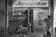 好，用户让我写一篇关于工伤能申请残疾人补贴吗的文章，先写标题，再写内容，内容不少于867个字。首先，我需要确定文章的结构。标题要简洁明了，直接点出主题，比如工伤能申请残疾人补贴吗？法律与政策详解