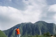 好，用户让我写一篇关于独生子女补贴申请电话的文章，首先得确定标题。标题要简洁明了，能吸引读者，所以独生子女补贴申请电话指南，如何轻松完成申请这个标题不错，既说明了主题，又暗示了实用的指导