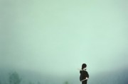 嗯，用户让我写一篇关于残疾人网上申请两项补贴的文章，首先我得确定标题。标题要简洁明了，又能吸引读者，所以残疾人网上申请两项补贴，政策解读与申请指南应该不错