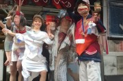 嗯，用户让我写一篇关于失业补贴如何申请的文章，还给了标题和内容的要求。首先，我得确定标题要吸引人，同时涵盖申请的关键点。可能用失业补贴申请指南，从政策解读到实际操作这样的标题，既全面又明确