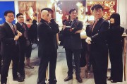 用户还给了一个示例标题和内容，我可以参考一下。标题用了双轨并行这样的词汇，感觉挺有力度的。内容部分分为几个部分，解释了补贴的背景、申请流程、案例分析和政策意义，结构挺清晰的