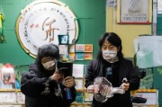 接下来，我得考虑文章的结构。标题应该吸引人，同时明确主题。比如2023年80岁老人养老补贴申请表格使用指南这样的标题，既说明了年份，又点明了内容