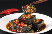 人工智能臭豆腐，科技与美食的跨界融合，科技味蕾碰撞，人工智能制作臭豆腐，美食新境界