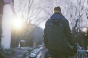 好，用户让我写一篇关于非贫困户农民工补贴申请的文章，首先得确定标题。标题要简洁明了，又能吸引读者，所以非贫困户农民工如何申请补贴，政策解读与申请指南这个标题不错，既说明了主题，又涵盖了政策和申请指南